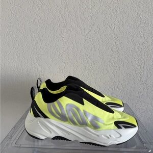 Adidas Yeezy Boost 700 MNVN Laceless (Size: 11)